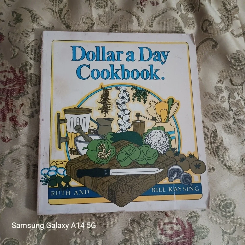 Dollar a Day Cookbook Ruth Bill Kaysing 1977 Vintage Budget Cooking Softcover